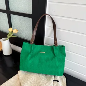 Luxury Women's Hand Bags Made of Pu Leather Boasting Trendy Vintage High-End Look Tote Bag