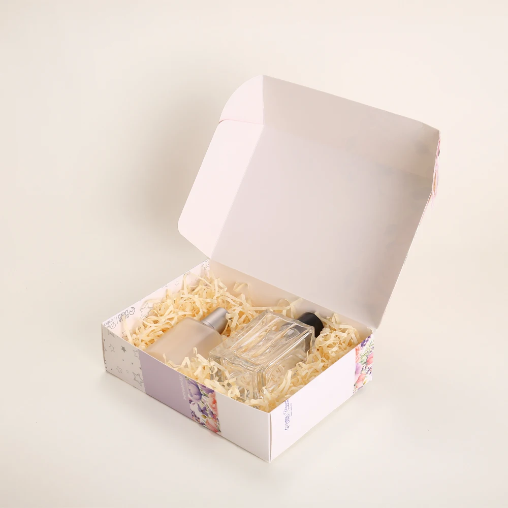 Custom Folding White Paper Gift Packaging Box Elegant Design CMYK Printing Gold Foil Handling for Candle Wallet Soft Shipping