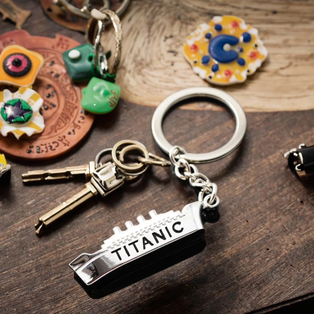 Custom RMS Titanic Ship Keychain Factory Supply Metal Keyring with Custom Design