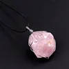 Cristallo rosa (argento con cordino in pelle)