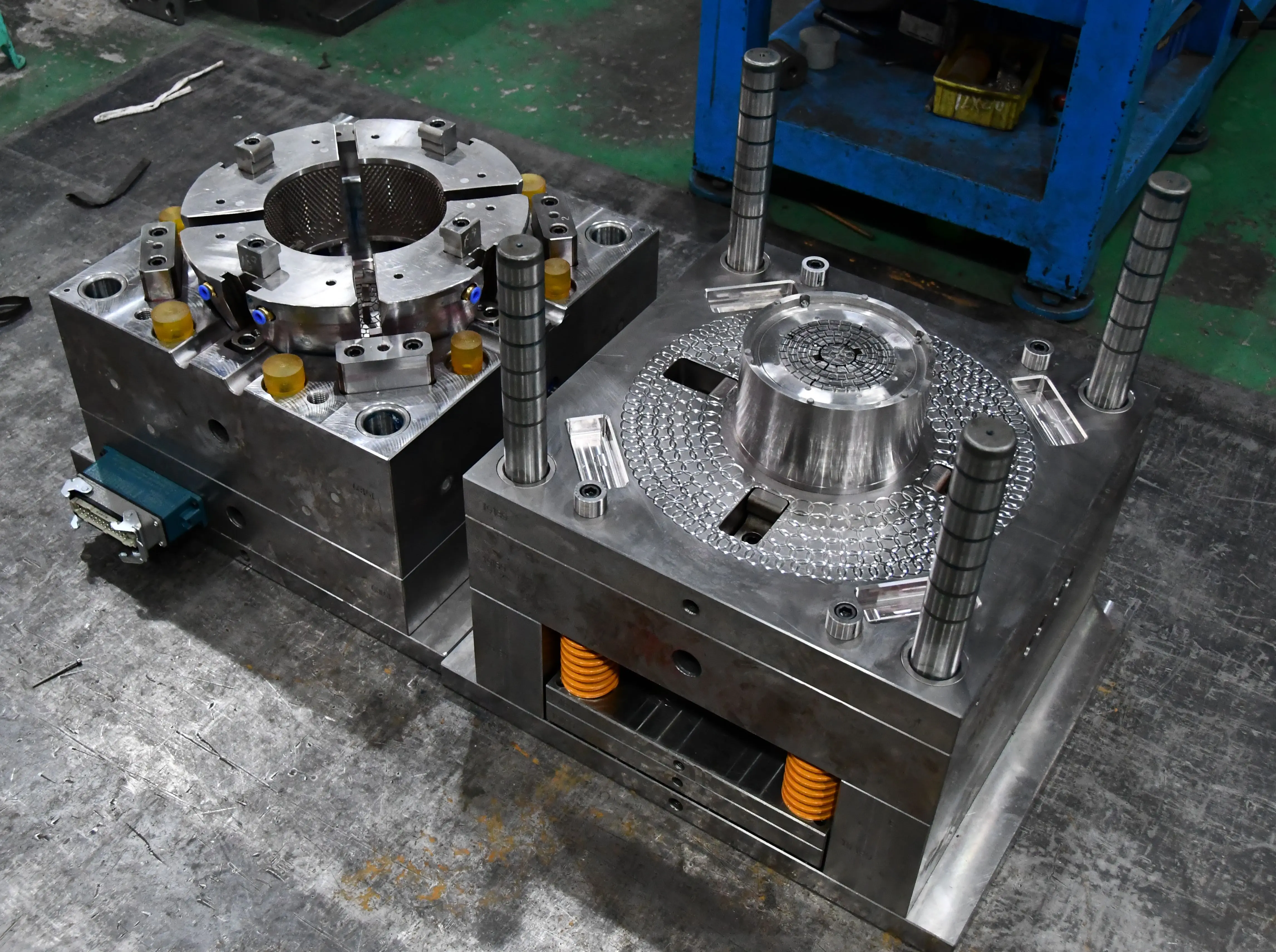 High Quality ABS and PC Injection Mold for Home Appliance Housing CNC Hot  Runner Plastic Parts P20 Mould Material details