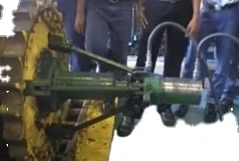 Portable Hydraulic Sprocket Remover of the Final Drive