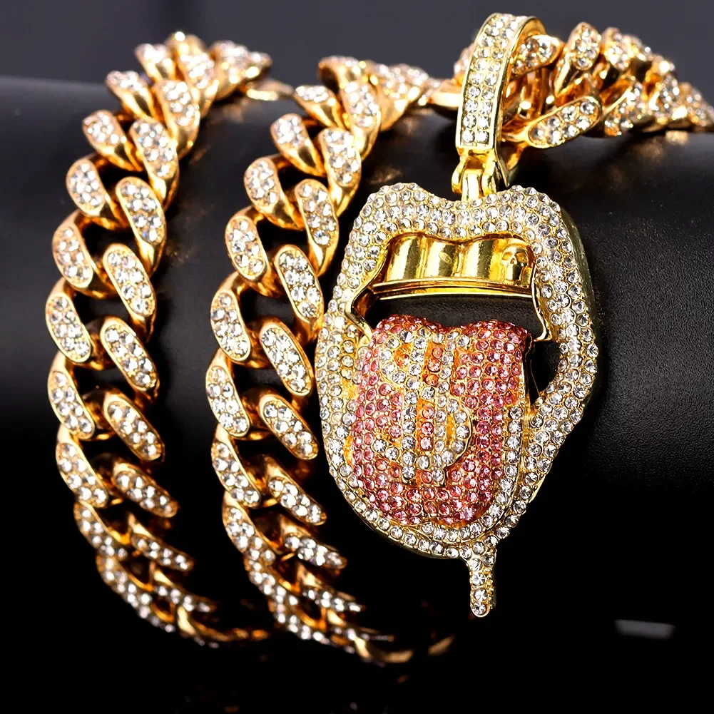 Collana con ciondolo in dollari con strass Bling per uomo colore argento ghiacciato 13mm catena cubana girocollo collane Hiphop Rap Rock gioielli 36 Collana con ciondolo in dollari con strass Bling per uomo colore argento ghiacciato 13mm catena cubana girocollo collane Hiphop Rap Rock gioielli 36