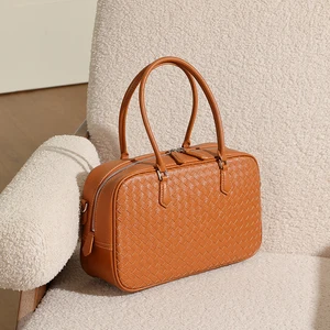 Wholesale Customized Women's Retro Leather Woven Shoulder Bag High Quality Minimalism Handbag  for Women