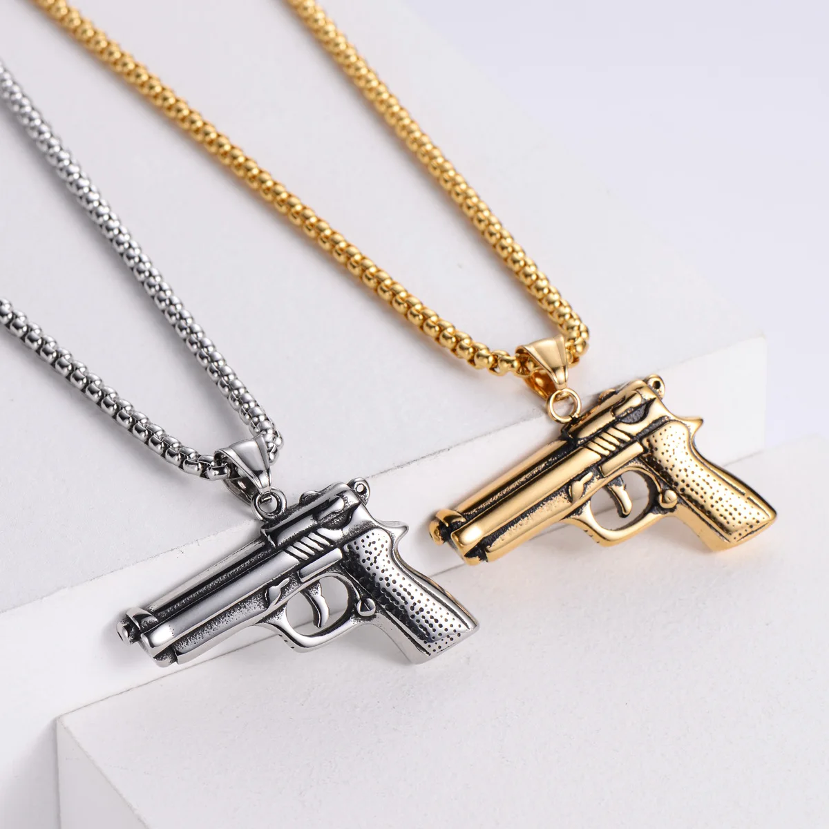 Collier Homme Pendentif Pistolet Rétro - Chaîne 60 Cm Acier Inoxydable Doré - Cadeau Original Anniversaire, Mariage
