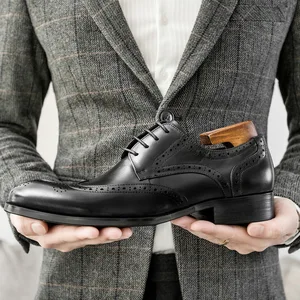 Men's New Style British Leather Brogue Business Shoes Carved Casual Wedding Shoes Solid Pattern Pointed Toe for Autumn Season