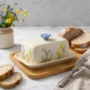 Beurrier avec couvercle relevable et motif floral en relief