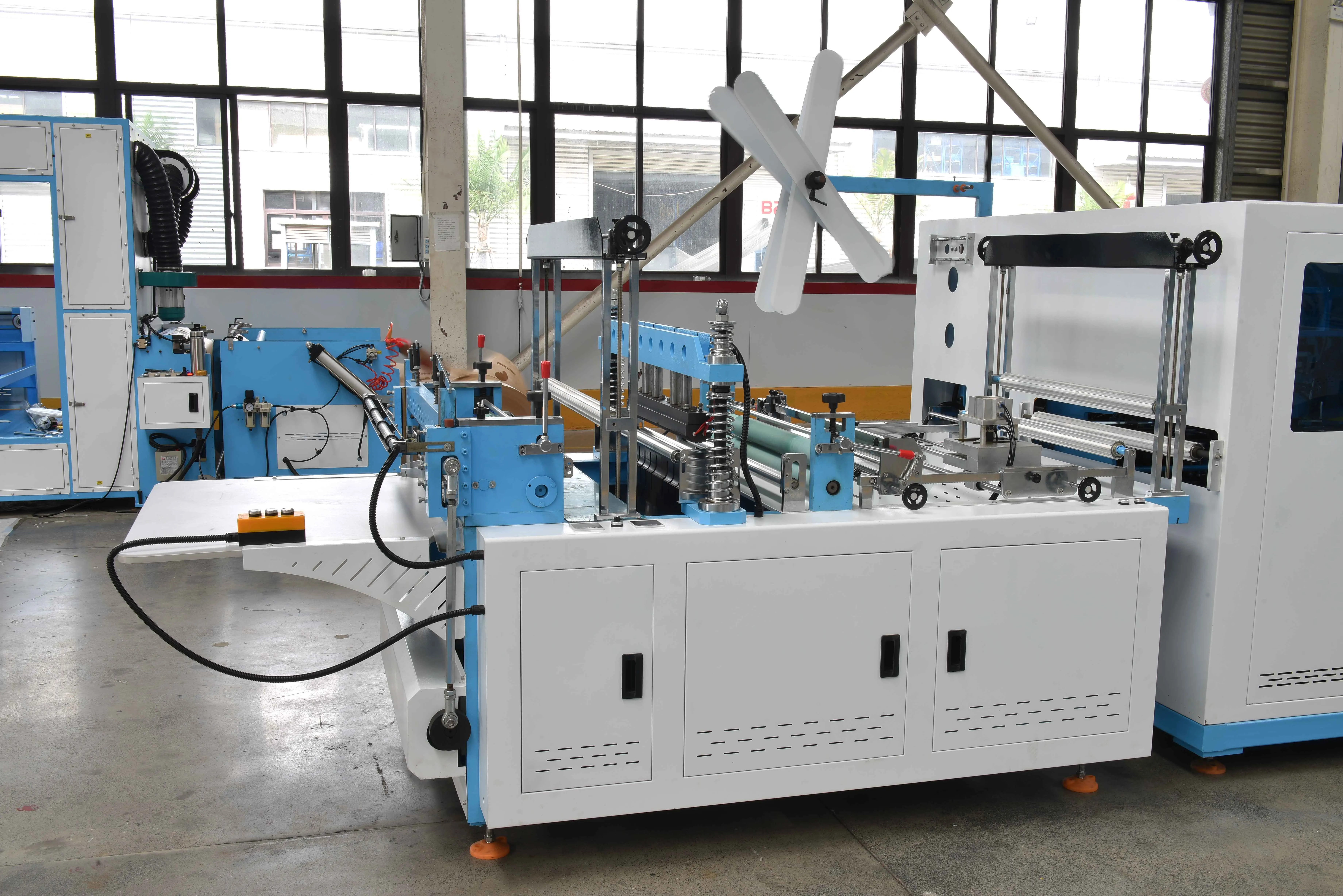 ZXL-E700 Fully Automatic 5-in-1 Nonwoven Box Bag Machine Price Eco Non Woven Shopping Bag Making Machine