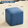 Taburete 3D azul oscuro con forma de cruz y cuero resistente a arañazos de gato.
