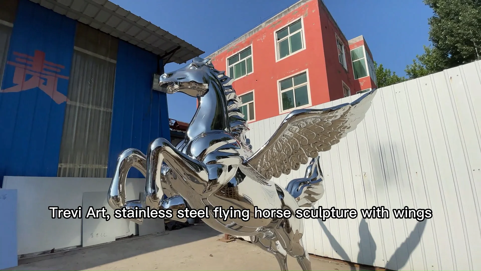 抽象的な金属製の巨大な馬の頭の彫像、ステンレス鋼の彫刻、屋外装飾用