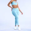 Soutien-gorge et pantalon bleu clair à épaules dénudées