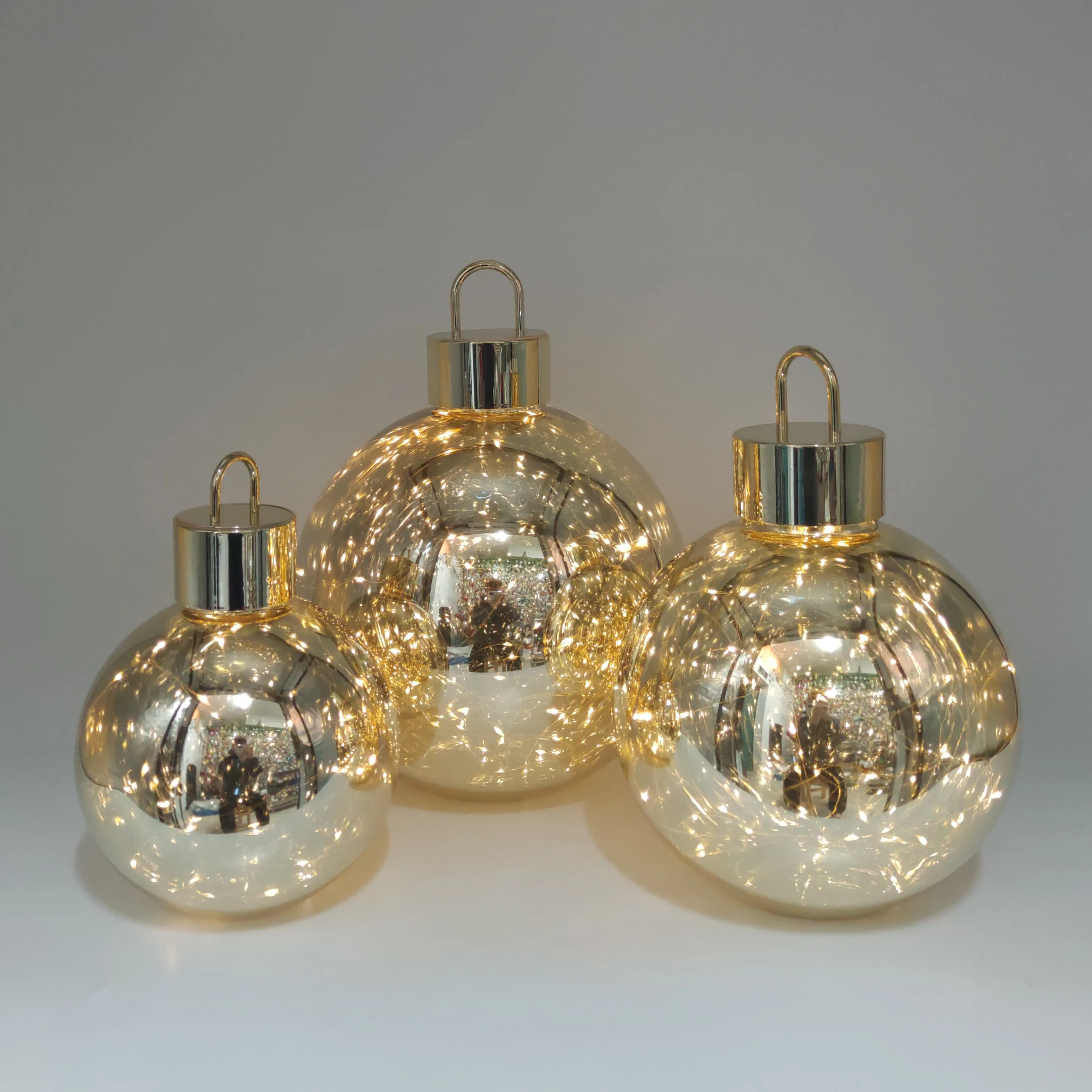 Large Size Light Up Christmas Balls Decoration Round Led Lighted Ornamental Balls