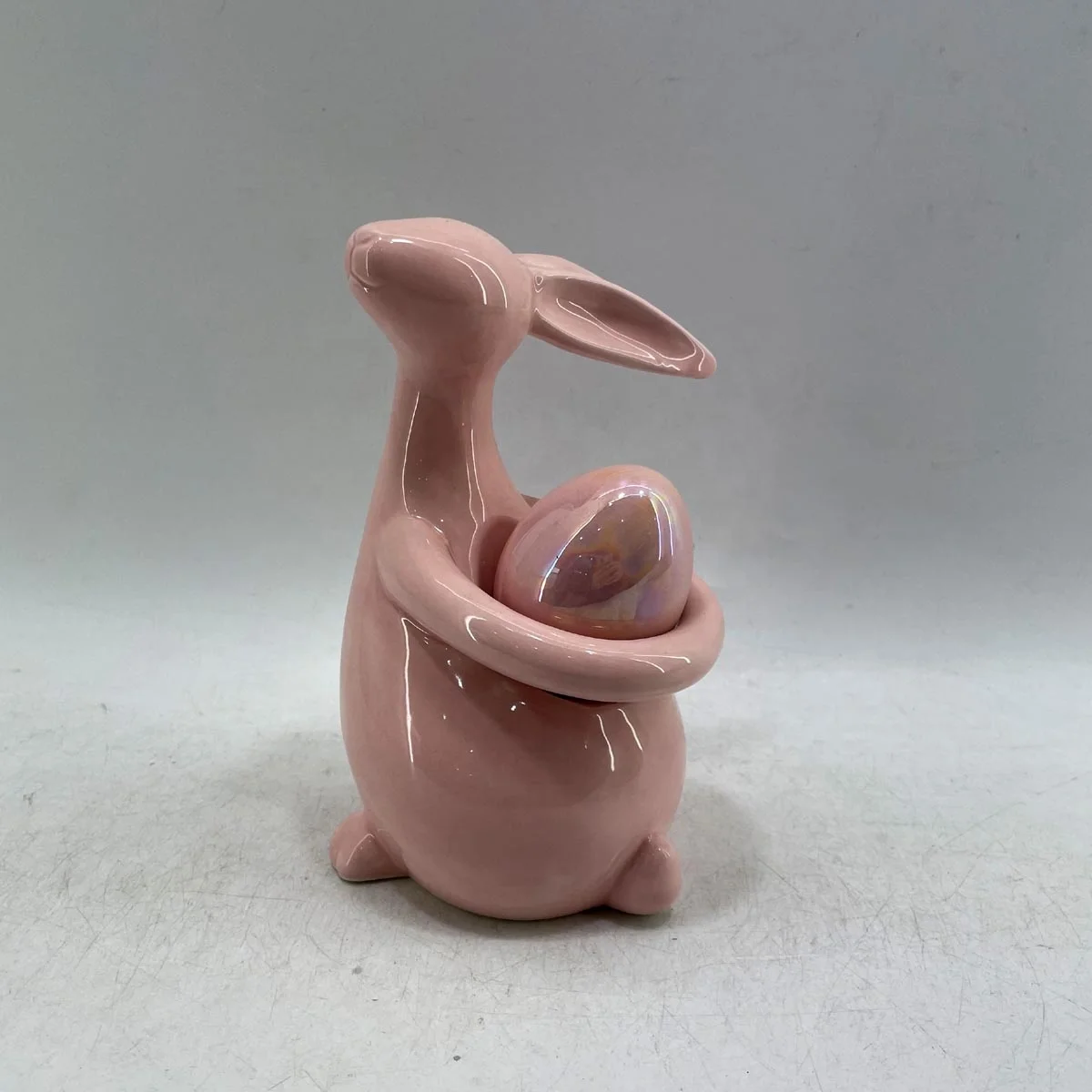 Matches21 Coniglietto Pasquale In Ceramica 20 Cm Con Uovo: Decorazione Primaverile Bianca E Rosa Per La Casa