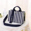bolso tote de lona a rayas azul marino