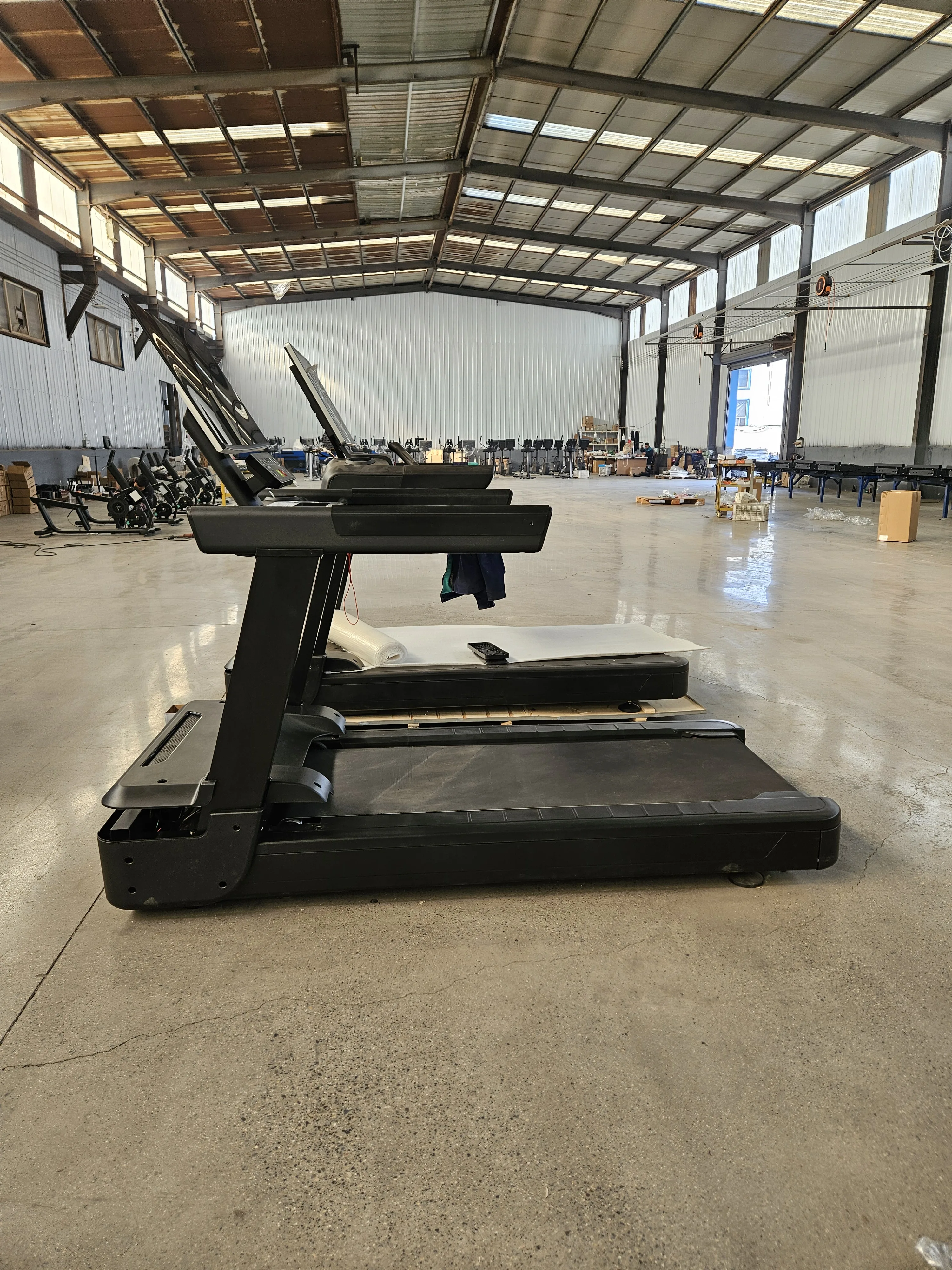 LZX-L30T Commercial Treadmill for Sale - Curved Screen, AC Motor