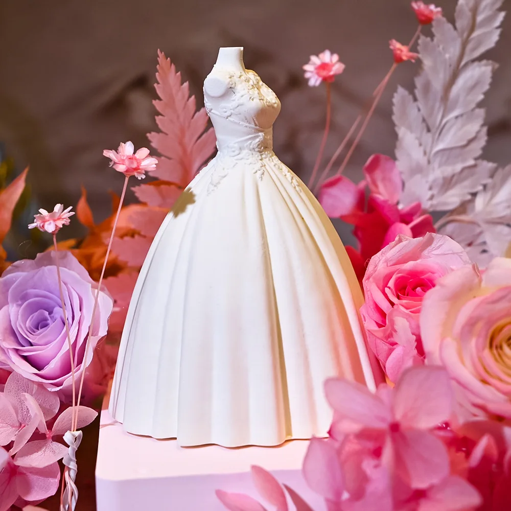 Handmade DIY 3D Wedding Dress Princess Gown Silicone Mold Baking & Scented Candle Plaster Mold Cake Decoration Tool supplier