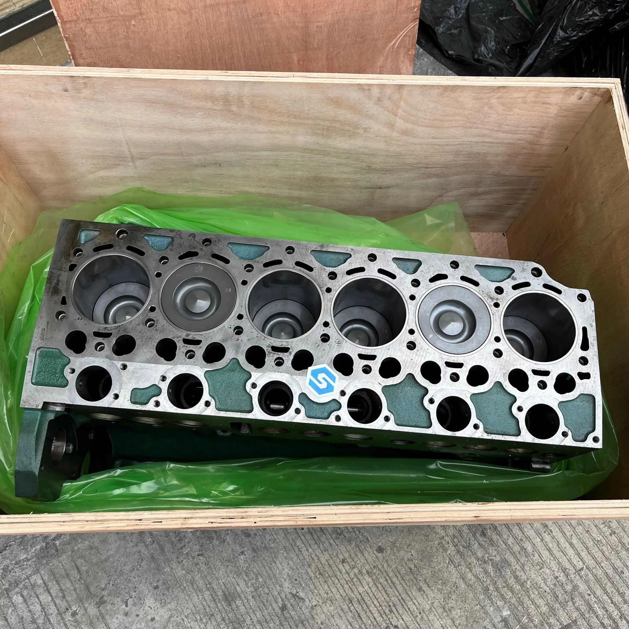 エリ EC210B EW200B L60E L70E L90E Engine Cylinder Block 22744763 D6D