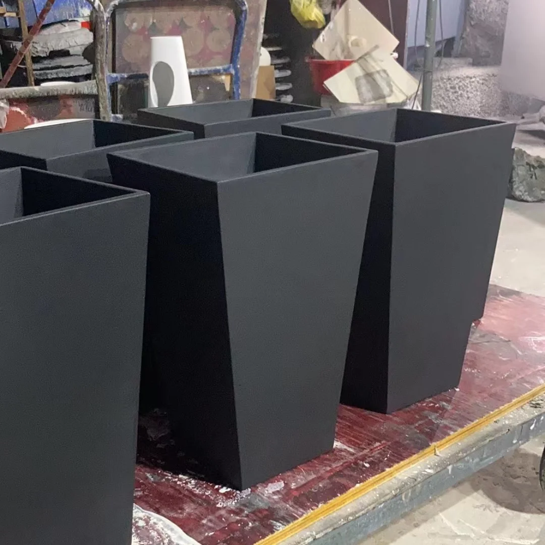 Grande fioriera rettangolare in acciaio resistente, con fori di drenaggio e 2 prese d'aria in rete, per uso interno/esterno, vaso da fiori alto, 96,5 x 25,4 x 76,5 cm, nero G902B