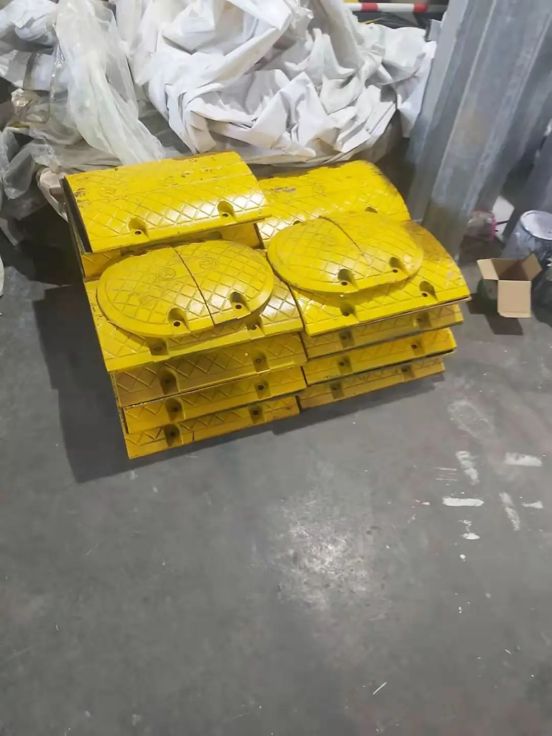 Road traffic safety truck vehicle slow down reducer barrier Heavy duty steel speed breaker bump metal Speed humps