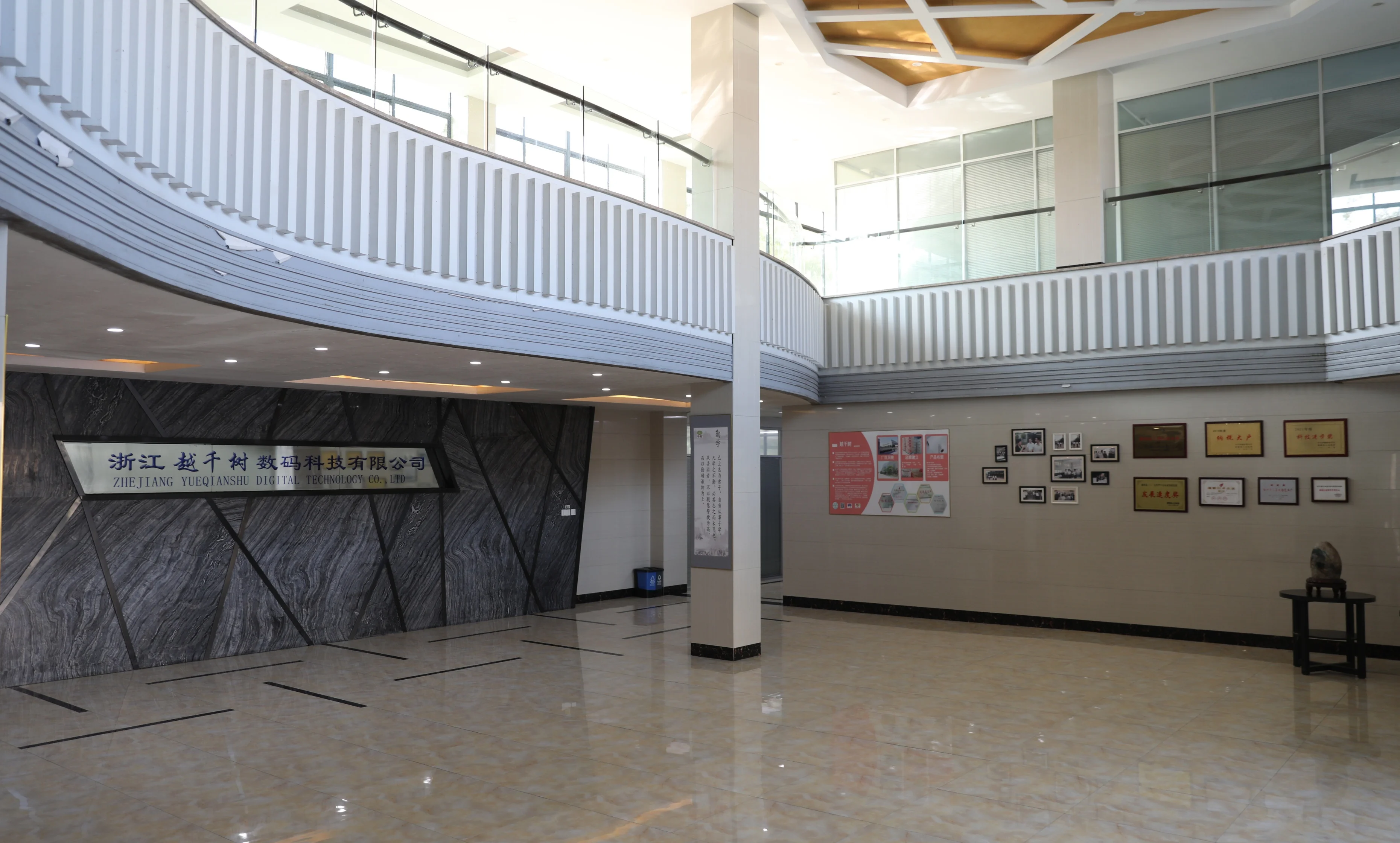 Premium Adhesive Holographic Window Film for Stickers and Security Labels details