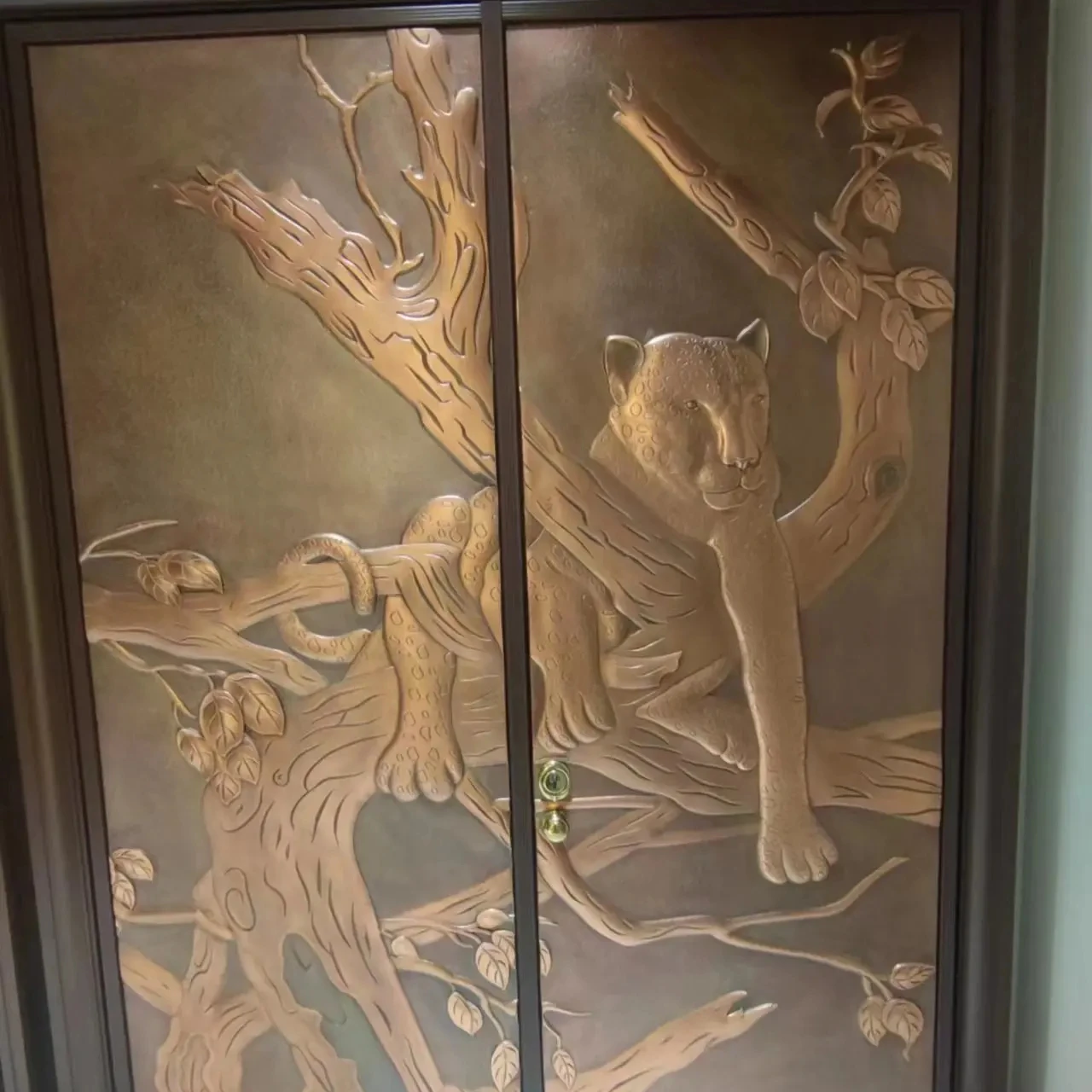 Hangszigetelt acél biztonsági ajtó luxus lemezek modern réz/bronz/sárgaréz ajtó rézlemezekkel