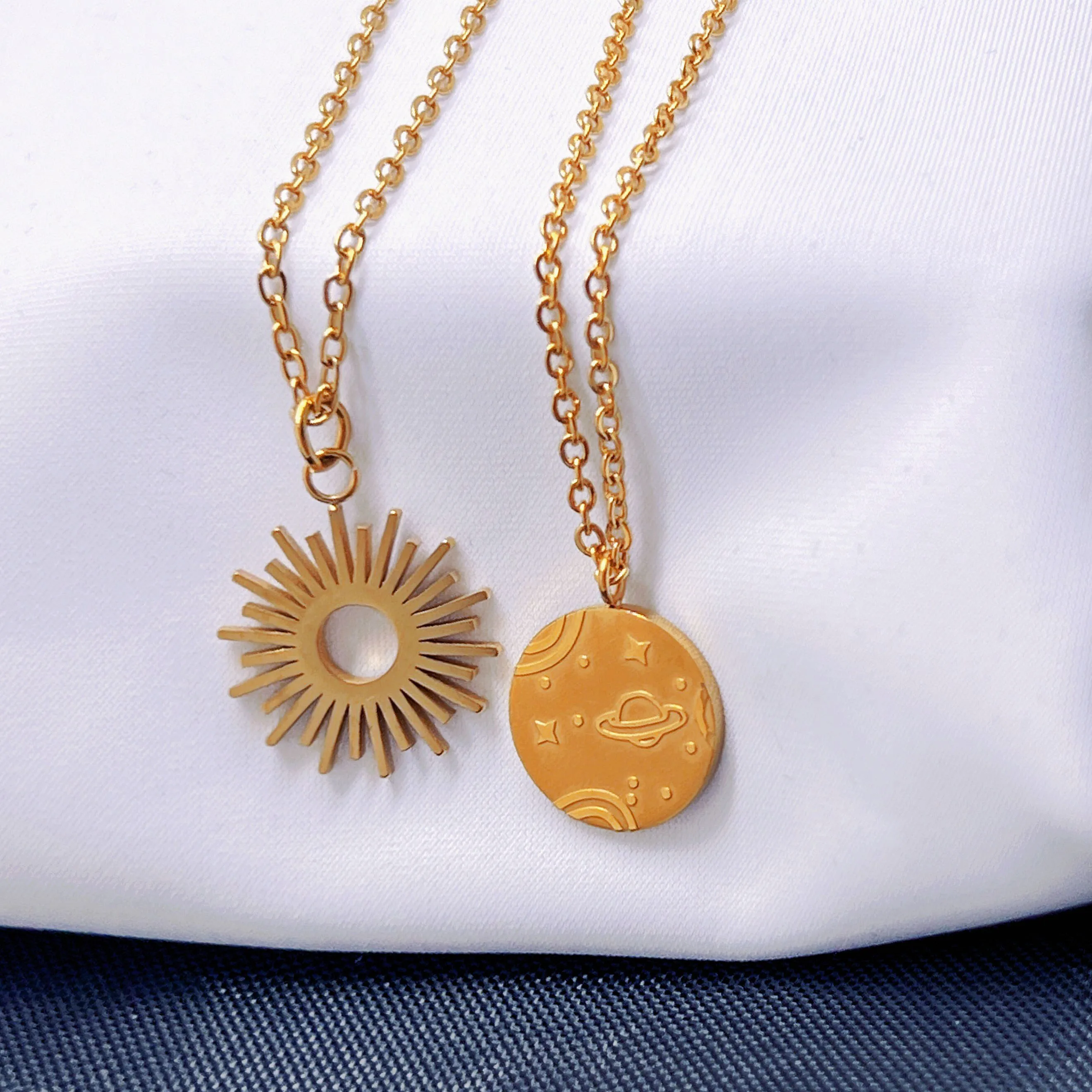 Hot Planet Saturn Pendant Necklace for Women Girls Men Stainless - Main Image