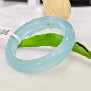 Elegant Blue Ice Agate Cat's Eye Fashion Bracelet Intricate Design Elegant Blue Color Band