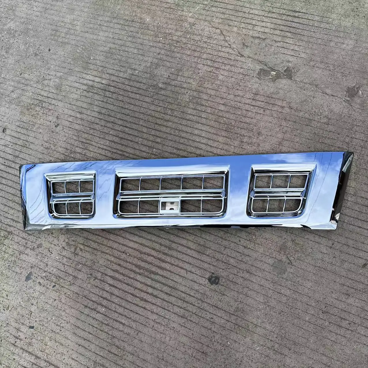 GHCD Hot Product/high Quality/factory Price Japanese Truck Isuz 600P/NQR/NPR 05 Year's Chrome-plated Grille