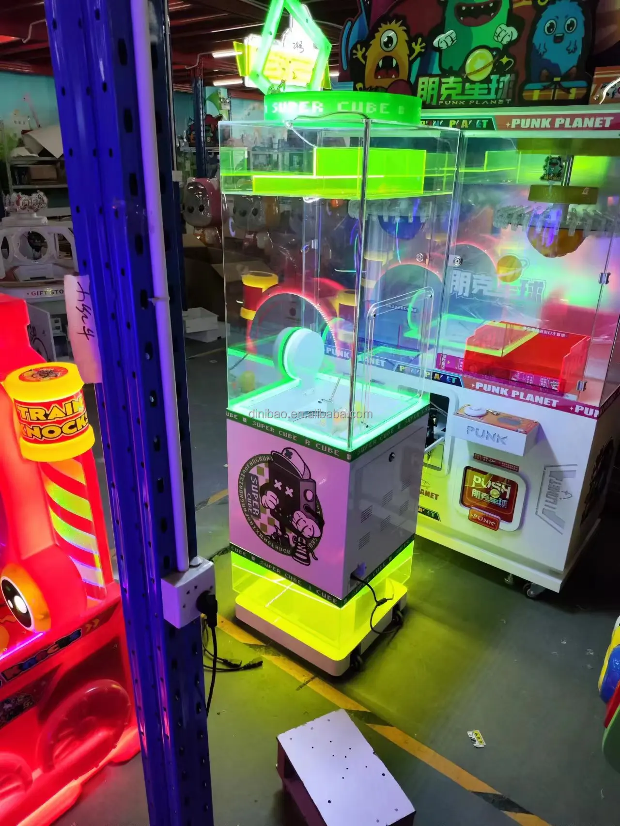 2024 New Coin Operated Gashapon Vending Machine Super Cube Capsule Toy Vending Machines For Sale