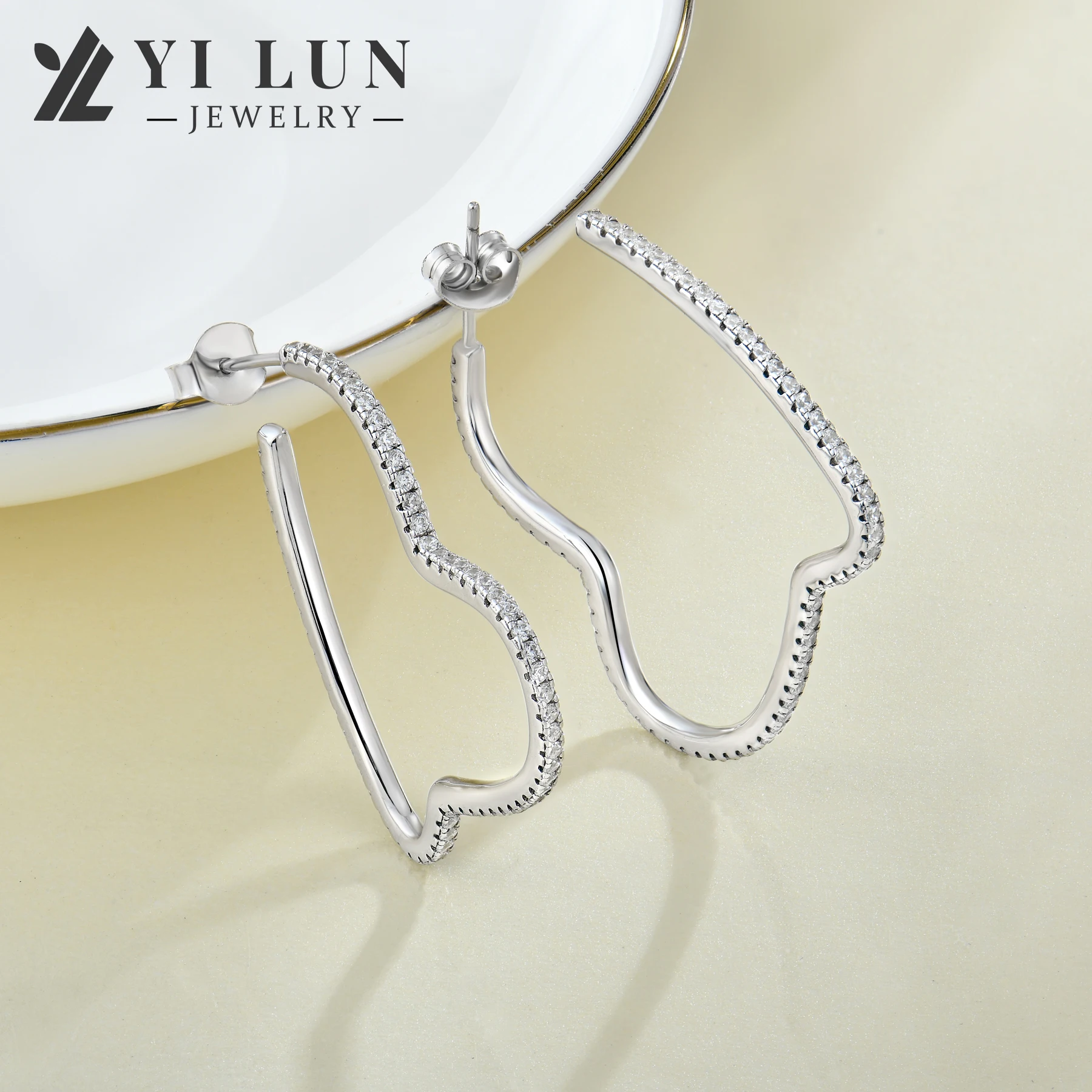 ★MZUU★Jiyoungdorner Hoop Earrings Silver925 MEDIUM MZUU with Jiyoungdorner (@mzuu.with.jd) • Instagram photos