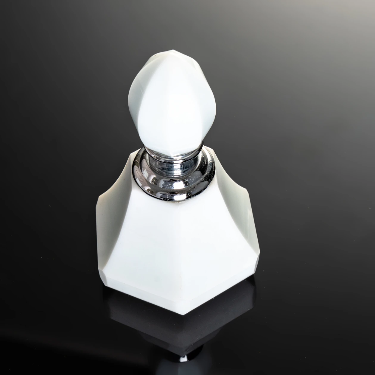 Small Luxury Natural Marble Crystal Perfume Bottle Exquisite Wholesale Refillable Essential Oil Crafts