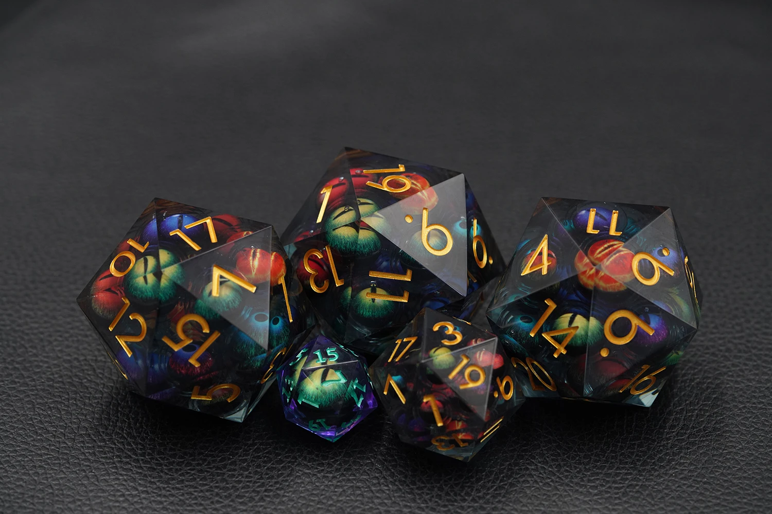 Yushun Custom Made DND D20 50MM Resin Dice Jumbo Moving Dragon Eye Polyhedral Design for Dungeons and Dragons supplier