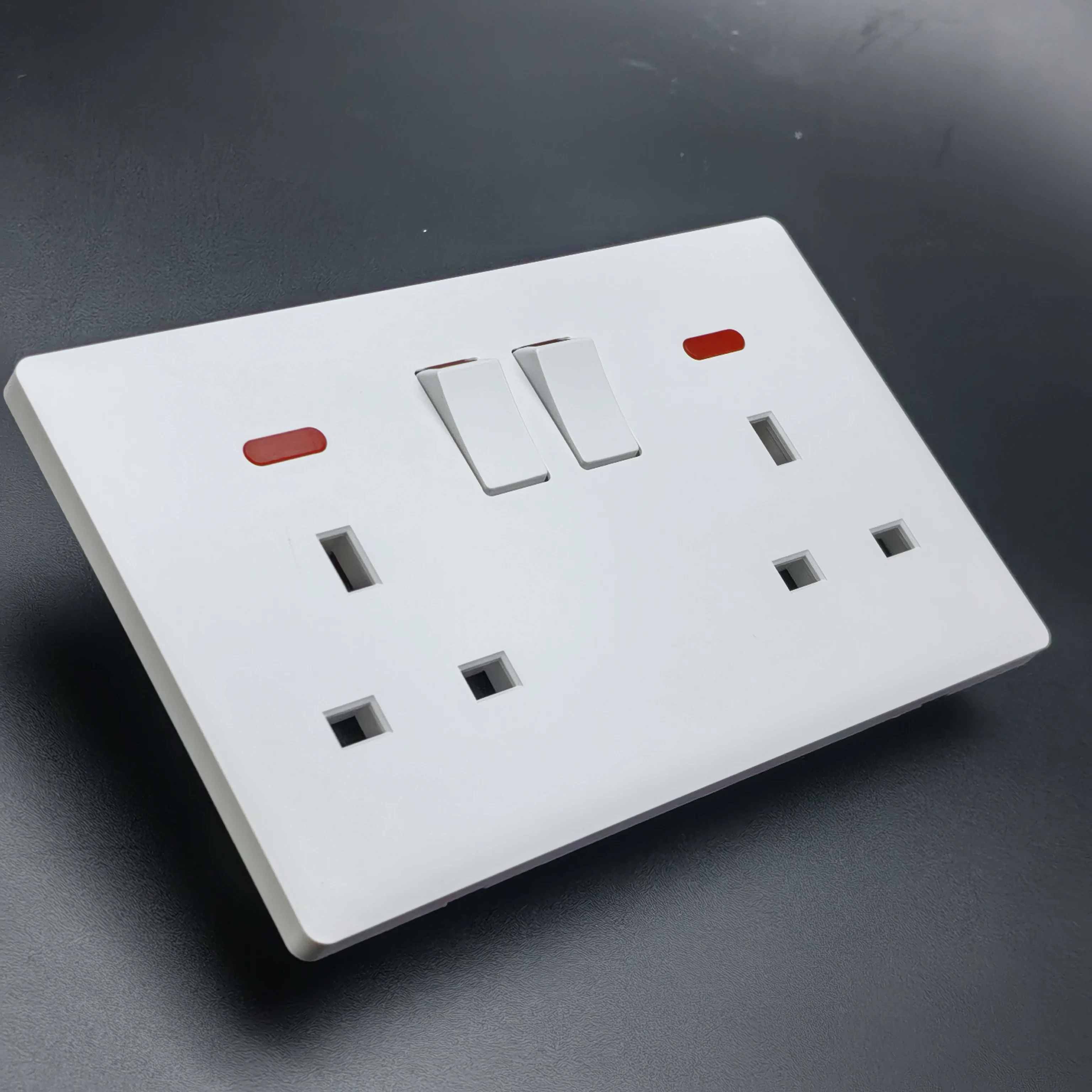 Wholesale Customized British 250V 13A UK Standard Wall Switch 15A Universal Socket Light 1 Gang 2 Way Wall Switch