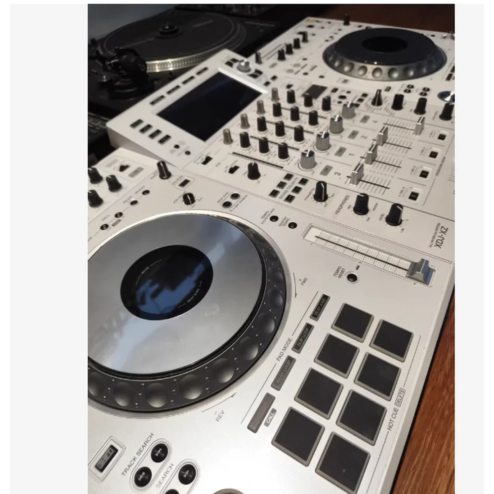 Pioneer DJ XDJ-XZ White Limited Edition | Flagship 4-Ch All-in-One