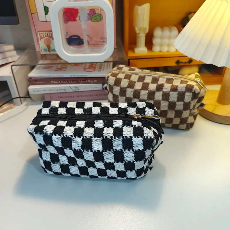 Women Makeup Bag Winter Plush Soft Teddy Fleece Ladies Checkered Plaid  Cosmetic Pouch Girls Small Portable Travel Beauty Bag