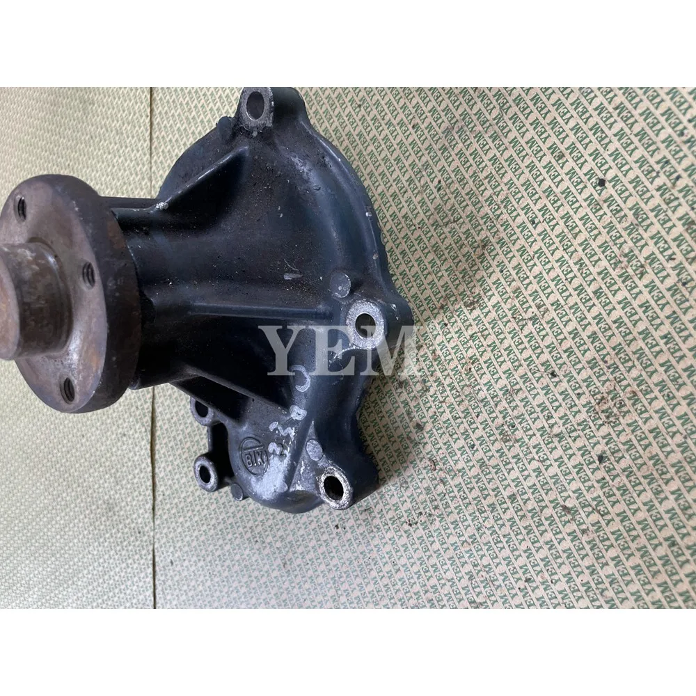 Engine Parts V3300 Water Pump for Kubota