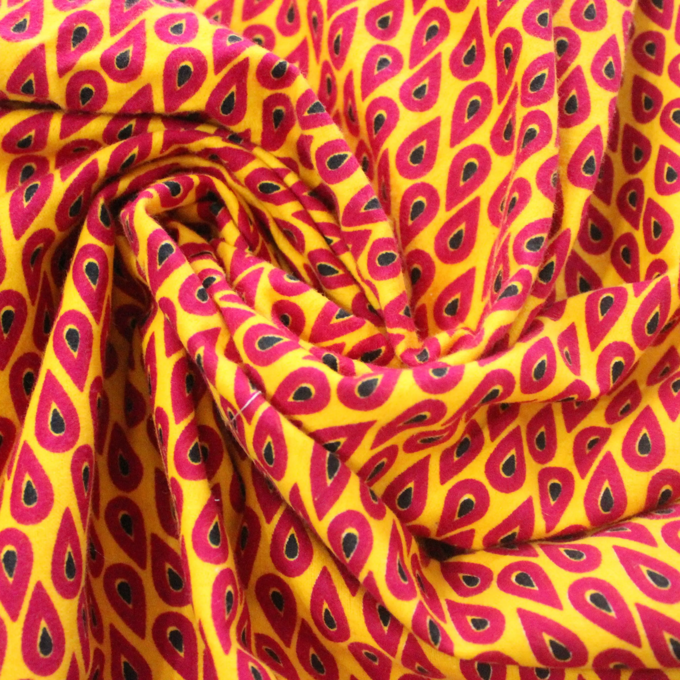 2021 новый дизайн, индивидуальный заводской запас, в наличии 100% хлопок, фланелевая ткань с принтом для одежды