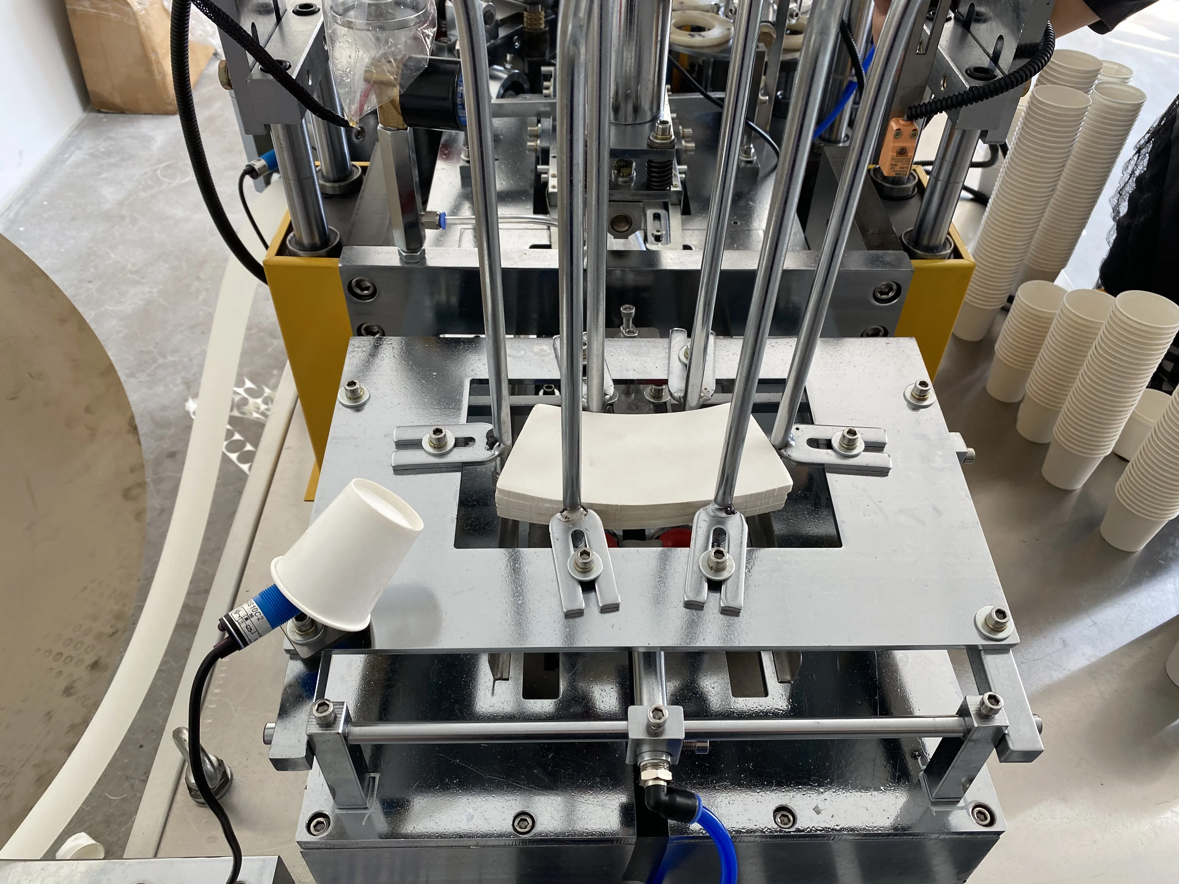 Machine For Making Paper Cups Production Machine / Tea/ Ice Cream Cup