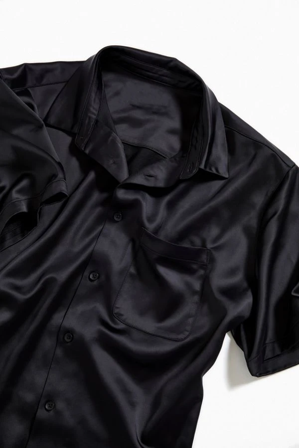 Chemise Streetwear Noire Homme Manches Courtes Boutonnée Décontractée Satin  de Soie