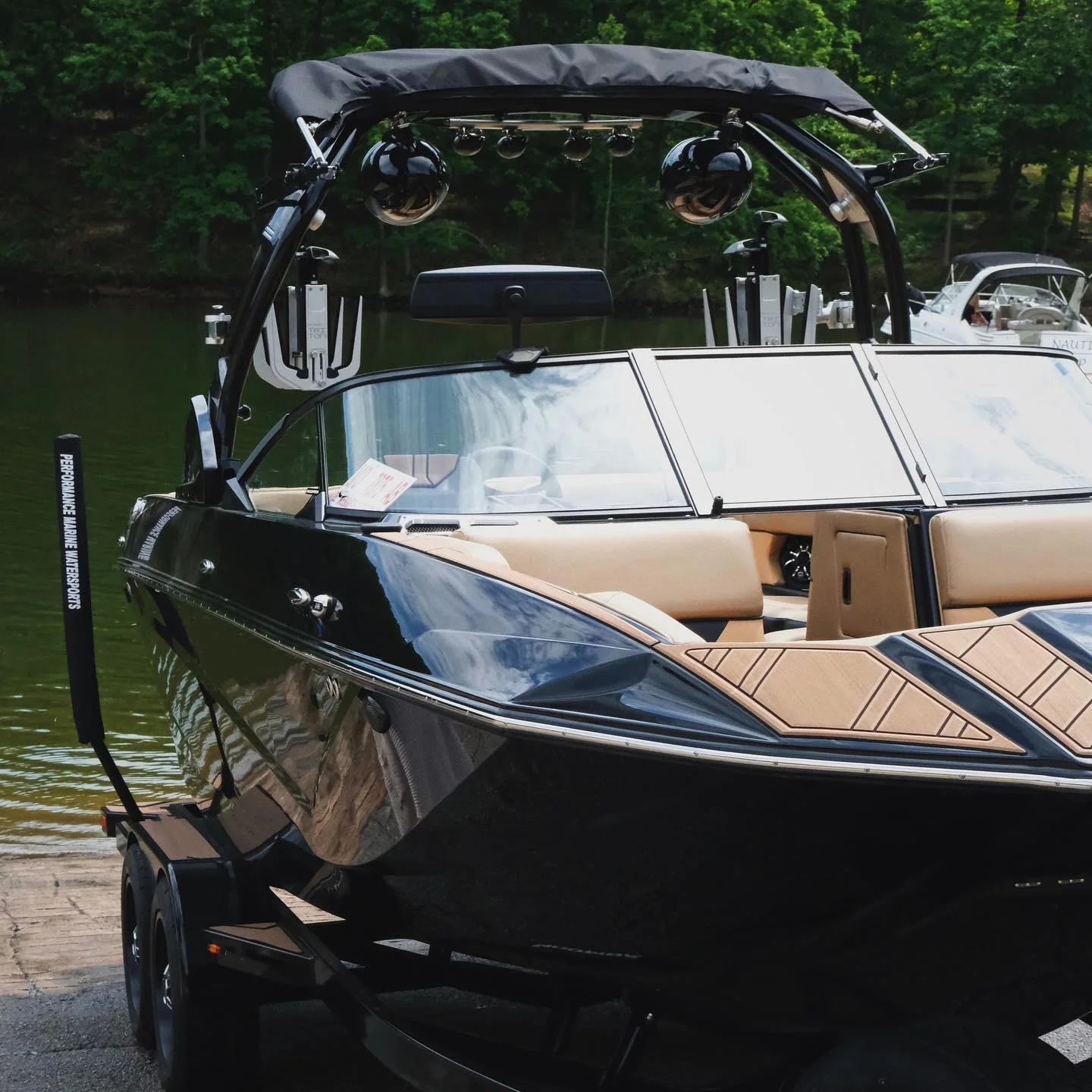 2022 Luxury Aluminum Jet Sport Speed Boat for Skiing Inboard Engine Luxury Yacht With Welded Workmanship Direct Sale