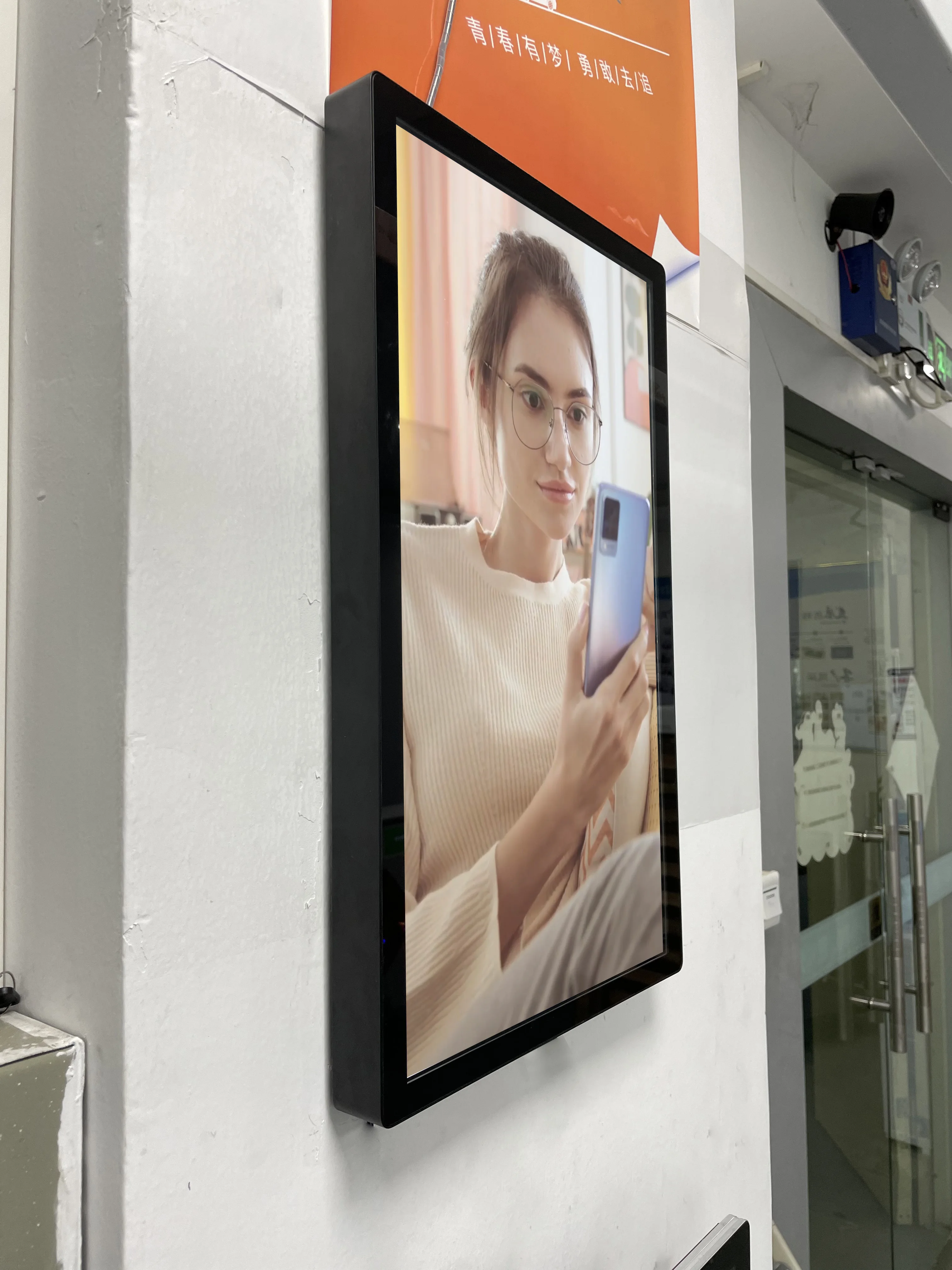 Digital Signage 21.5 Inch Small Size Digital Door Sign LCD Screen Remote Control by CMS Cloud Software