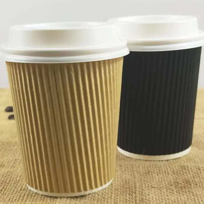 Isolierte Ripple Einweg Papier Kaffeetassen schwarz weiß oder braun 