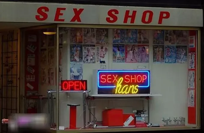 Cashless Vending Machine with Credit Card Payment System Adult Sex Toy Vending Machine