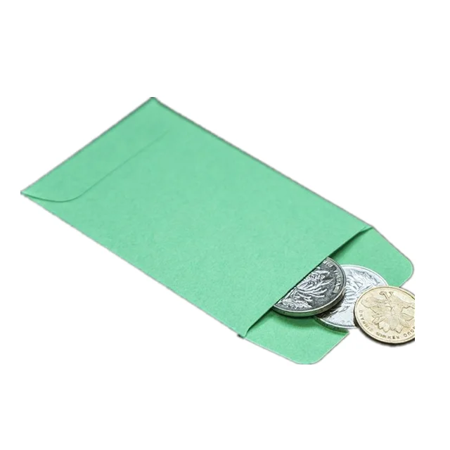 Маленькие конверты из крафт-бумаги с логотипом на