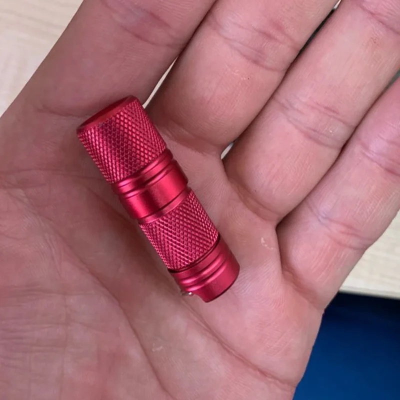 Карманный миниатюрный светодиодный фонарик, портативный водонепроницаемый супер-яркий брелок с зарядкой от USB, светодиодный фонарик с аккумулятором