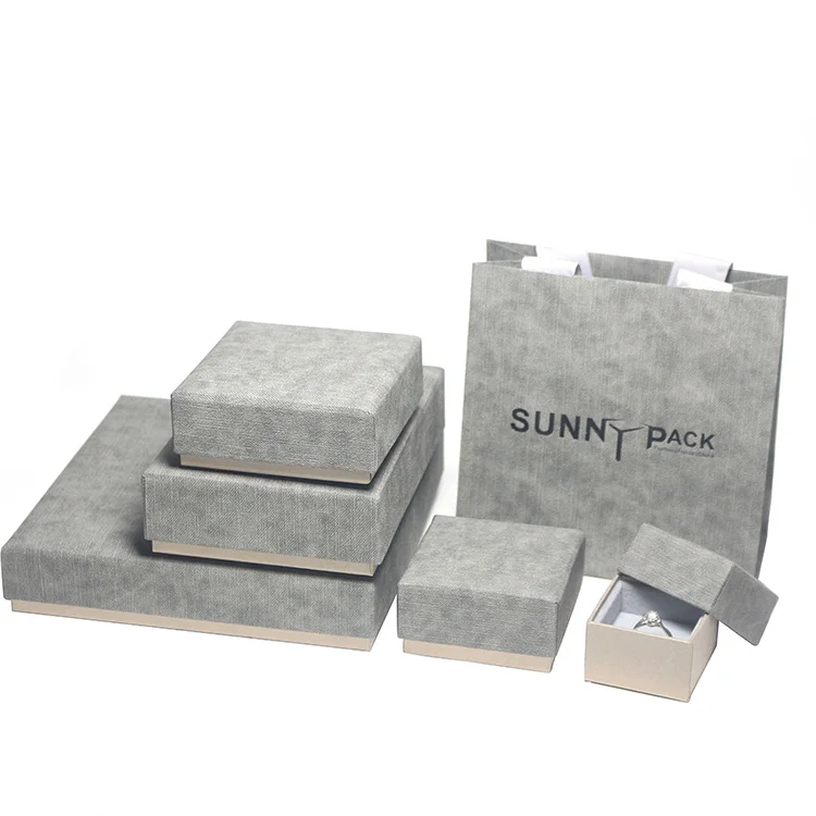 Free Sample Hot Selling Brand High Quality Gift Wrapping Velvet Bracelet Box And Bag