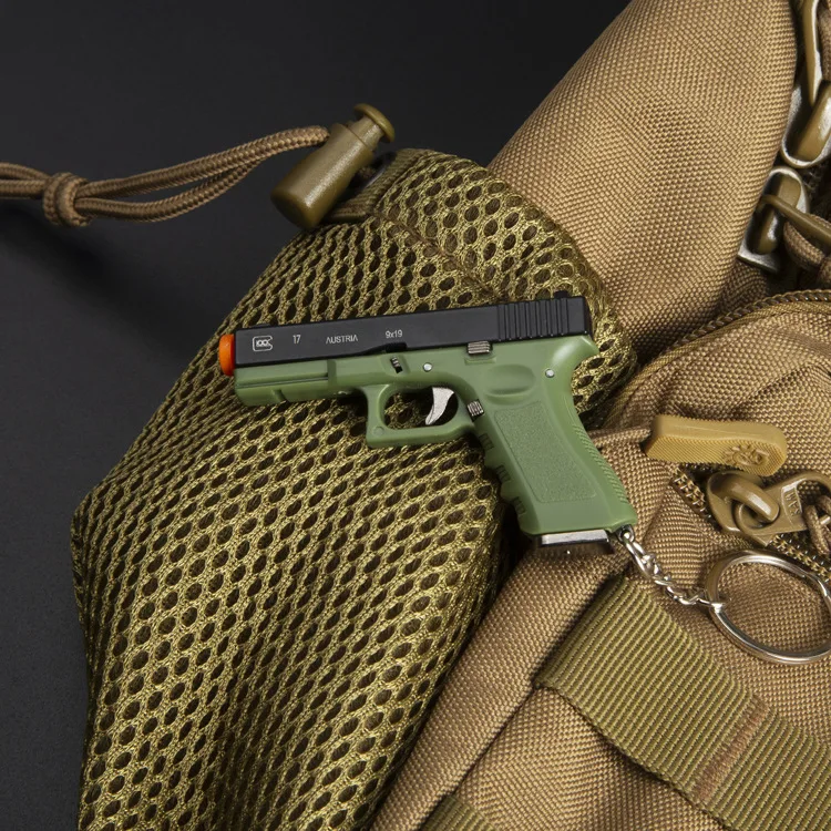 Shell Ejecting Gun Keychain 7cm Mini Gun Keychain Toy 70mm G17 Pistol Model  High Quality Miniature Gun Key Chain for Kids Gift