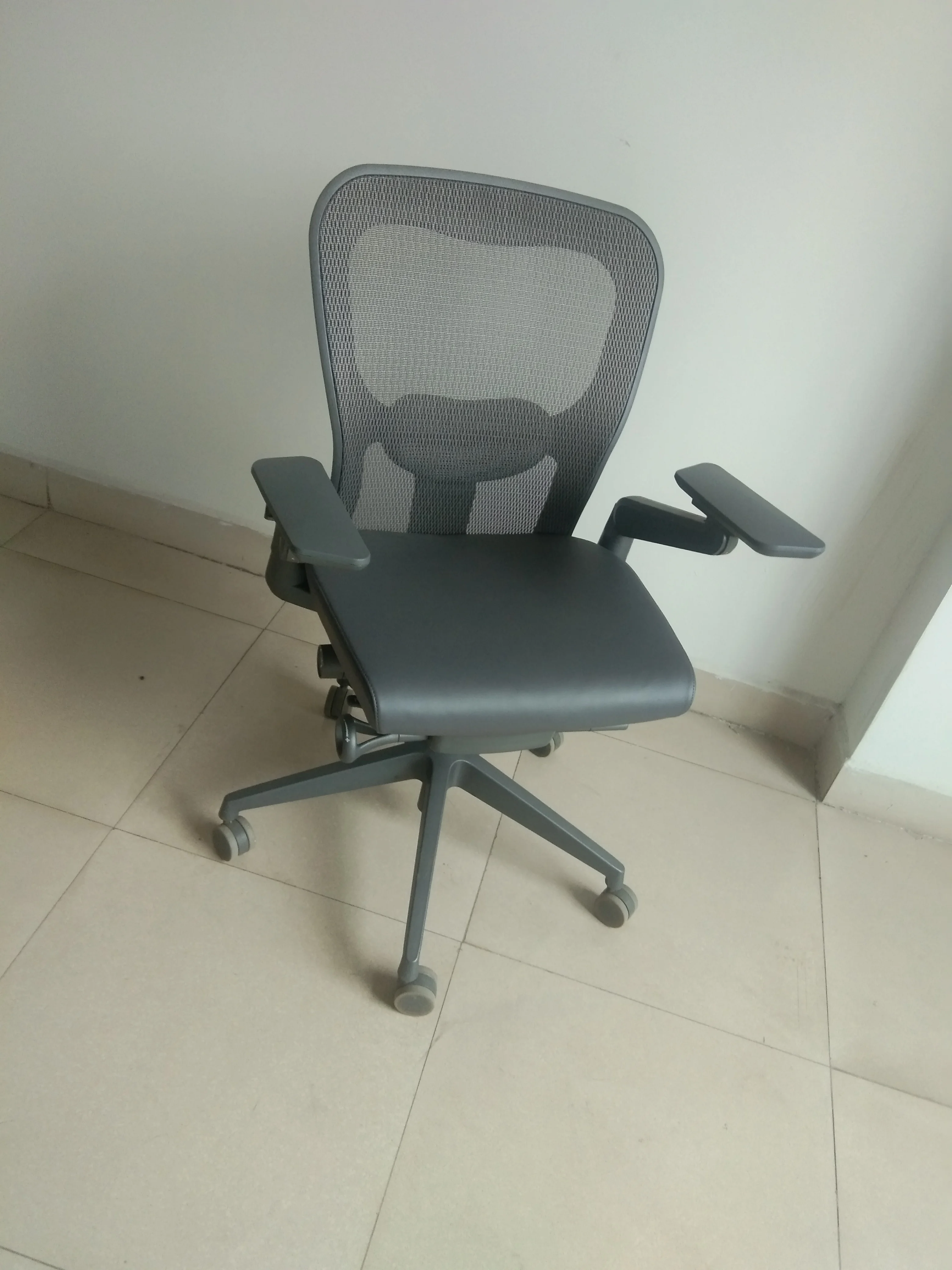 Eagleseating 2005C-2 Executive Chair Ergo Office Chair Weight Sensing Lumbar Support Mesh Ergonomic Office Chair