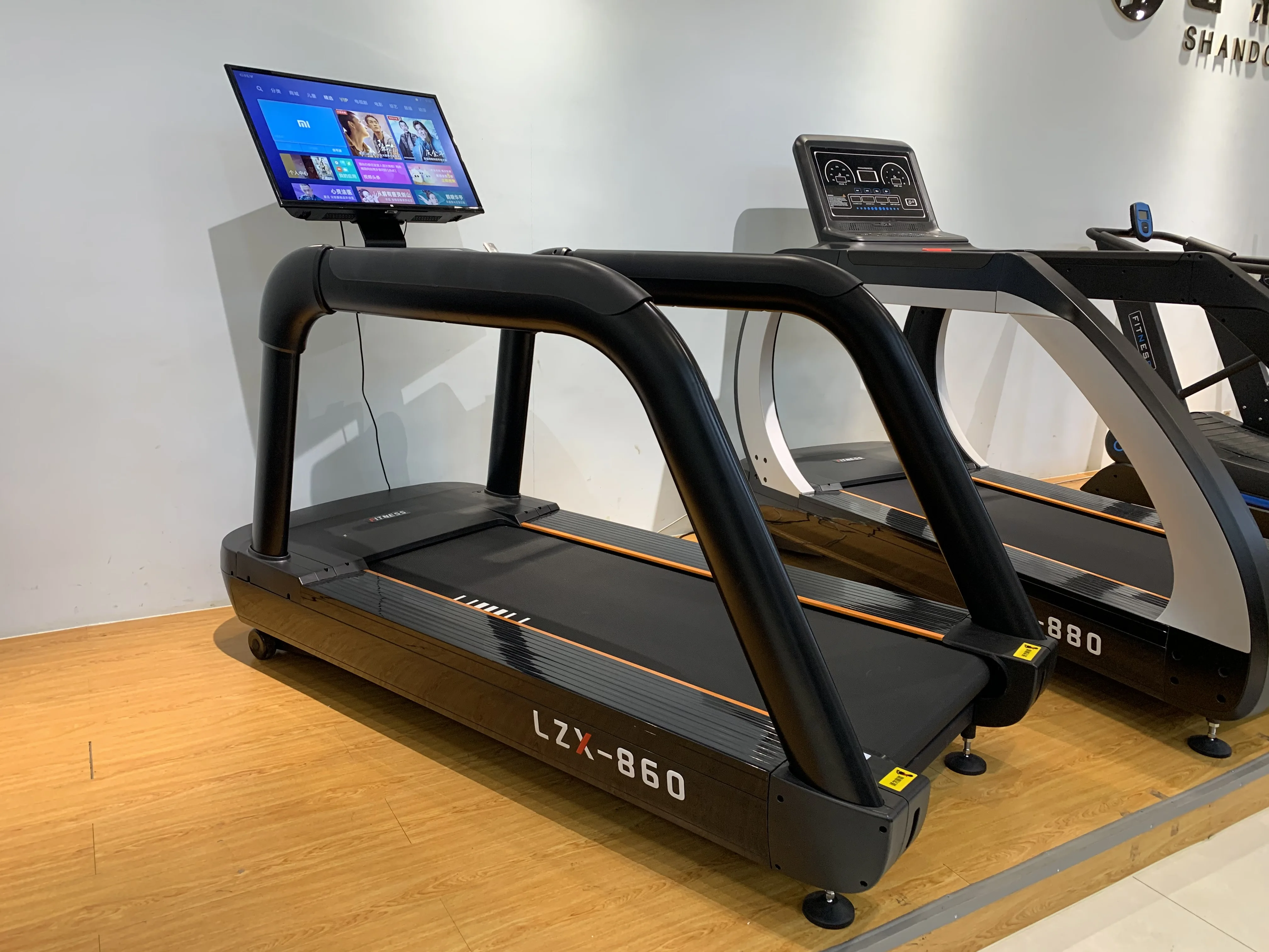 32インチタッチスクリーン付き新型業務用電動トレッドミルランニング