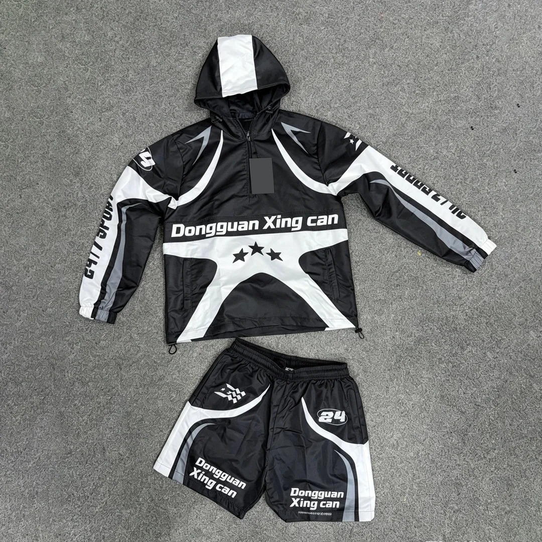 Tilpasset vintage-streetwear nylon-tracksuit til mænd, fuld lynlås, hættet, vindtæt jakke med silkeskærmstrykning samt letvægtsmatchende shorts – tostykkersæt.